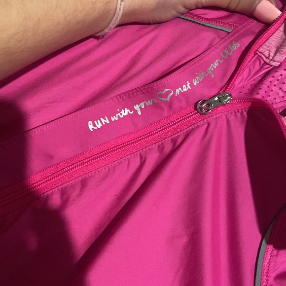 Lululemon pink wind breaker - Picture 3 of 9